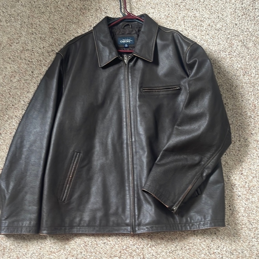 Leather jacket size xxl color brown good condition.